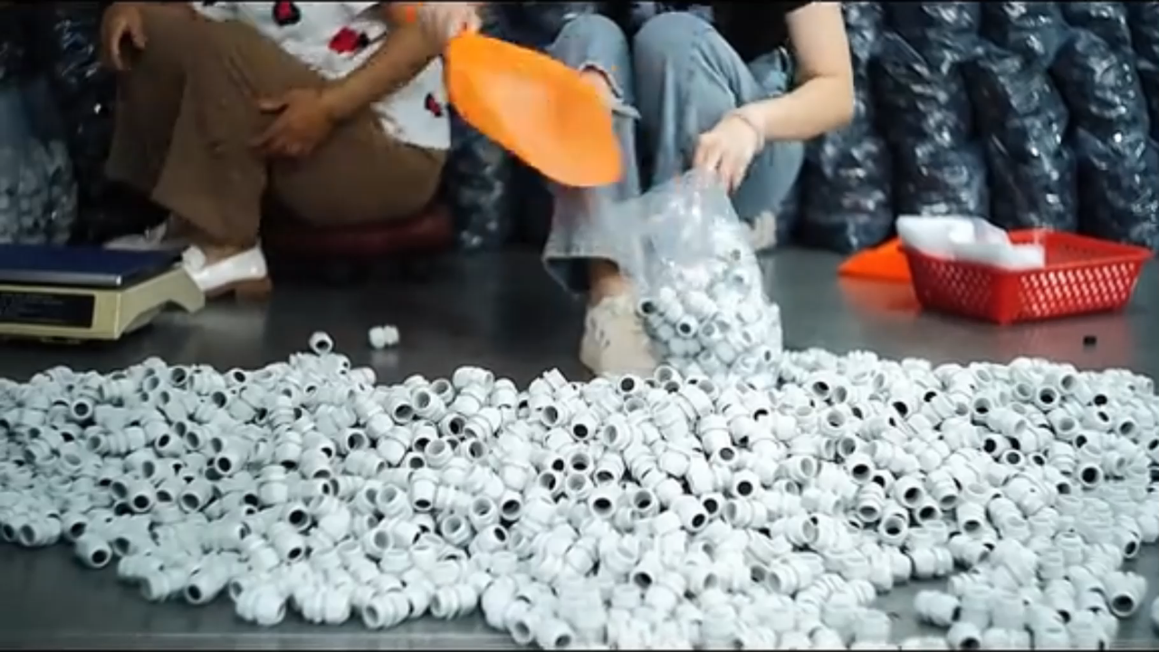 Cable gland component assembly and sorting
